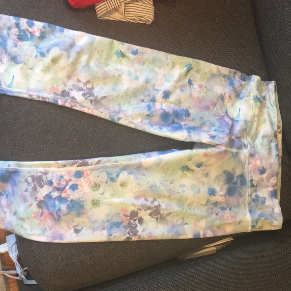 Cropped Alo workout leggings